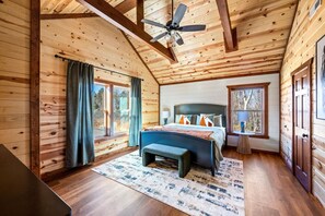 8 bedrooms, iron/ironing board, WiFi, bed sheets