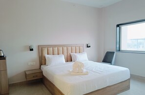 Laptop workspace, iron/ironing board, free WiFi - The Mystique Garden (Dhanbad)