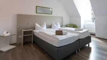 Classic Twin Room, Private Bathroom | 1 bedroom, free WiFi