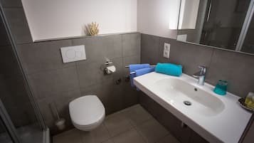 Comfort Single Room, Private Bathroom | Food and drink