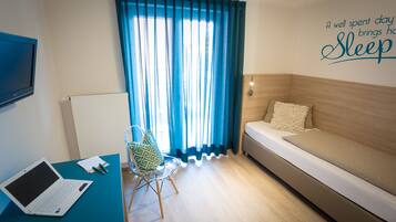 Chambre Simple Confort, salle de bains privée | Repas et boissons