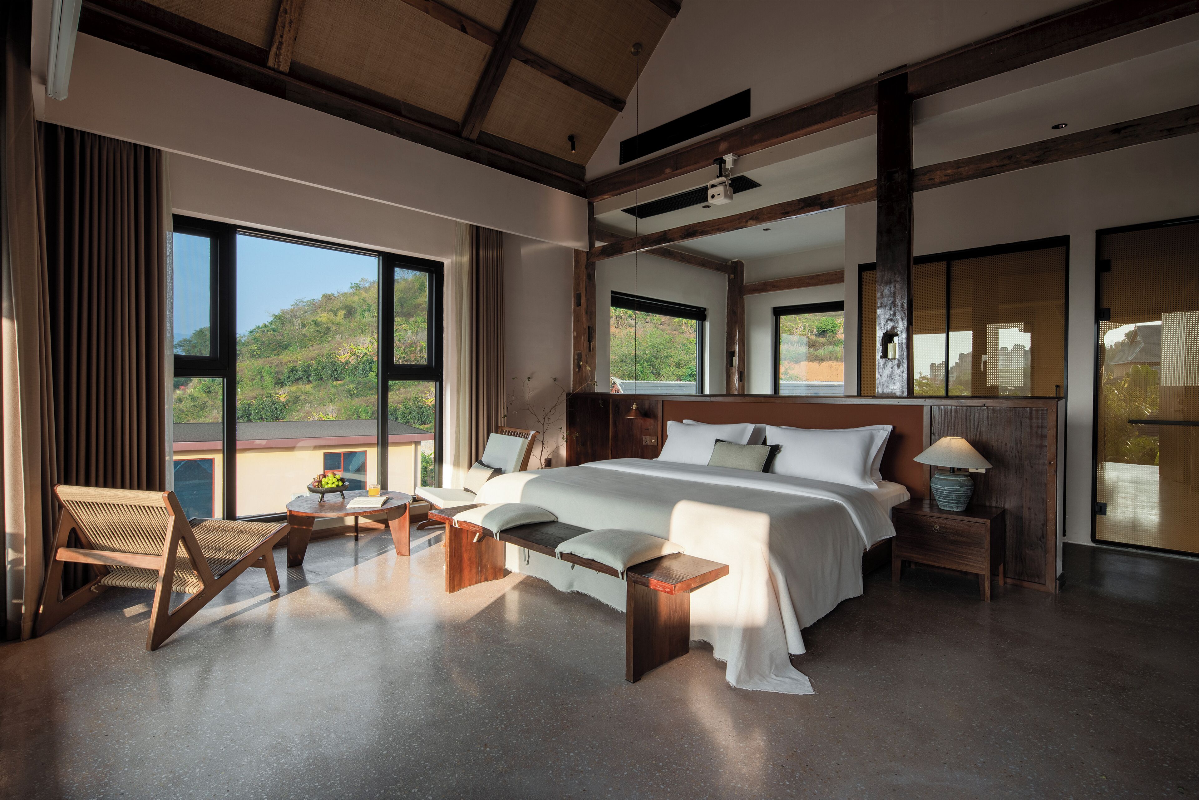 Deluxe Single Room | Premium bedding, individually decorated, desk, laptop workspace