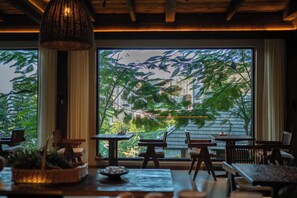 Daily full breakfast (CNY 58 per person)