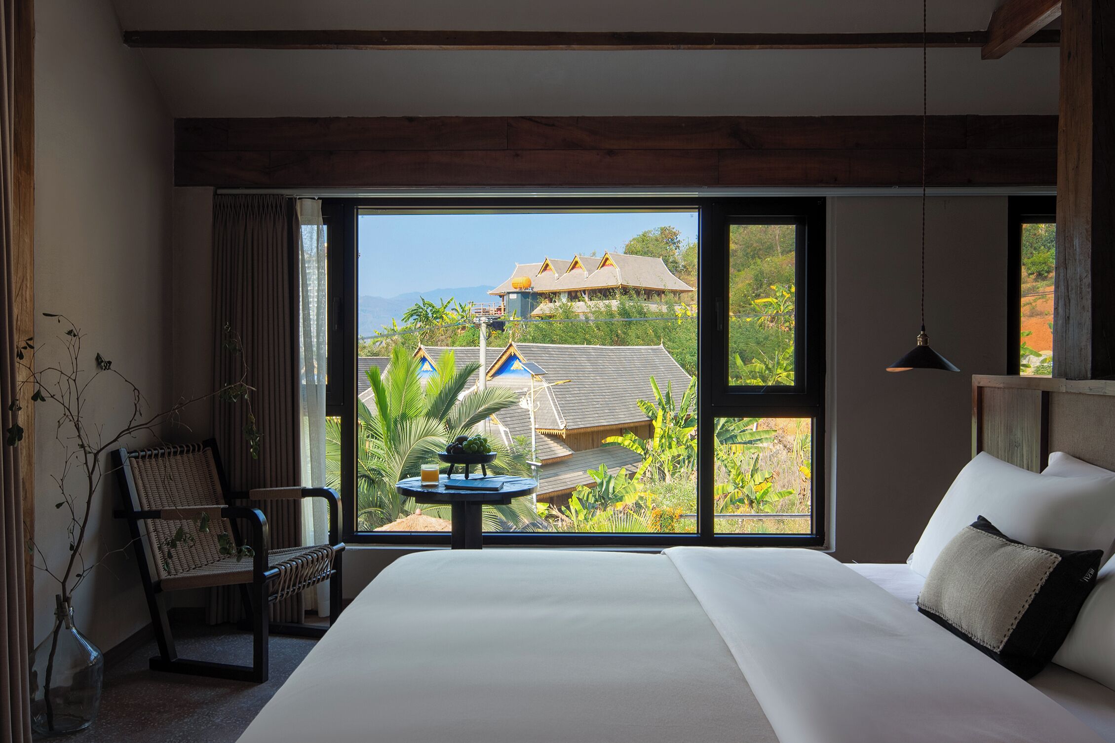 Chambre Simple Exécutive | Literie de qualité supérieure, décoration personnalisée, bureau