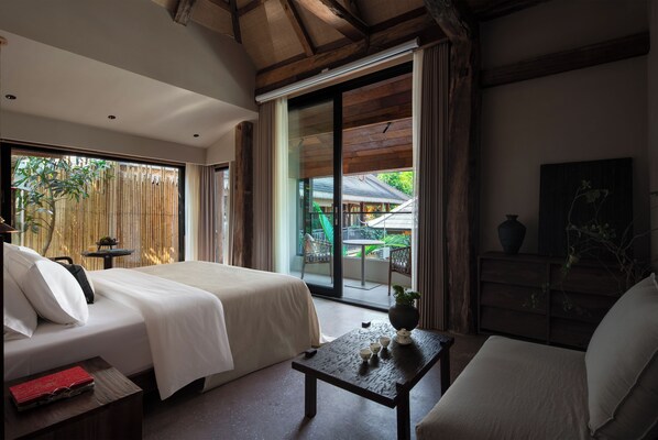 Business Single Room | Premium bedding, individually decorated, desk, laptop workspace