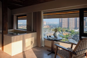 Studio Suite Cao cấp | Quang cảnh từ phòng