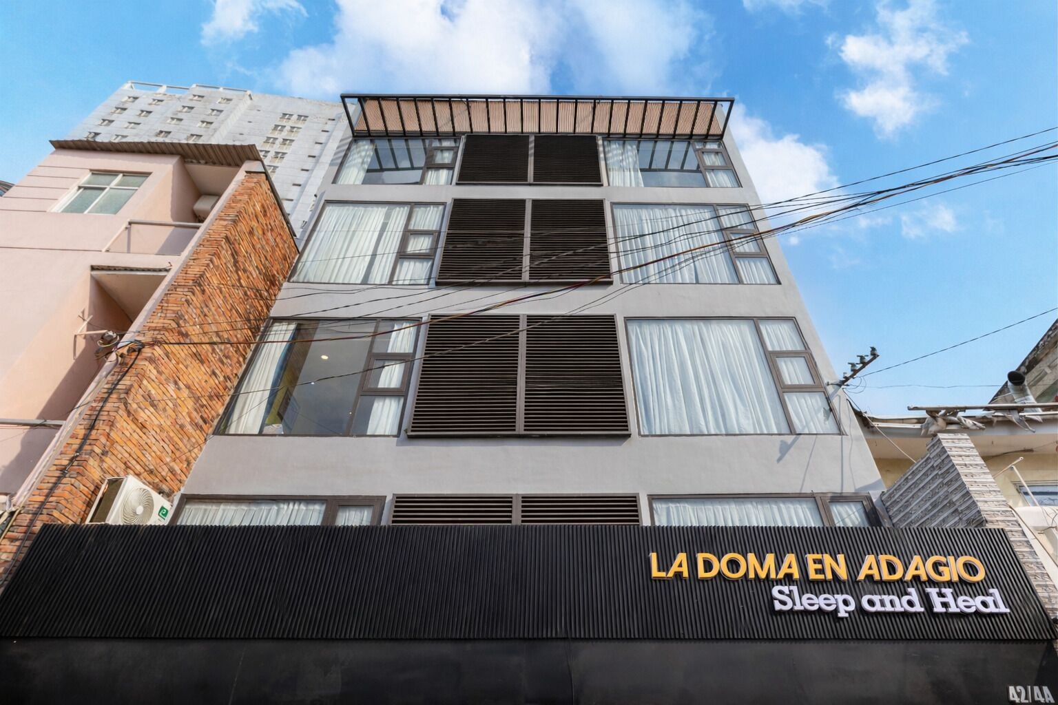 Mặt tiền nơi lưu trú