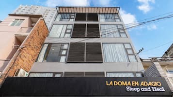 Mặt tiền nơi lưu trú