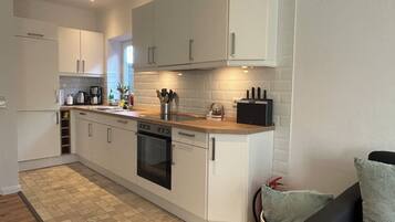 Kühlschrank, Ofen, Herdplatte, Geschirrspüler