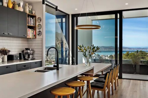 Stunning home with Breathtaking Views. Perfect for big groups and families!