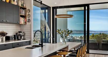 Stunning home with Breathtaking Views. Perfect for big groups and families!