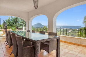 Outdoor dining - Villa 'Casa Ann - Family Rentals' with Sea View, Private Pool and Wi-Fi (Jávea)