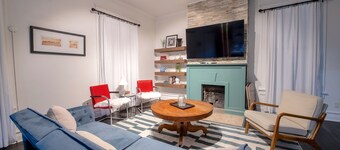 Spacious 8-bedroom house in charming midtown, WiFi, game rooms, fitness center