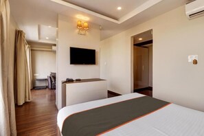 1 bedroom, desk, free WiFi, bed sheets