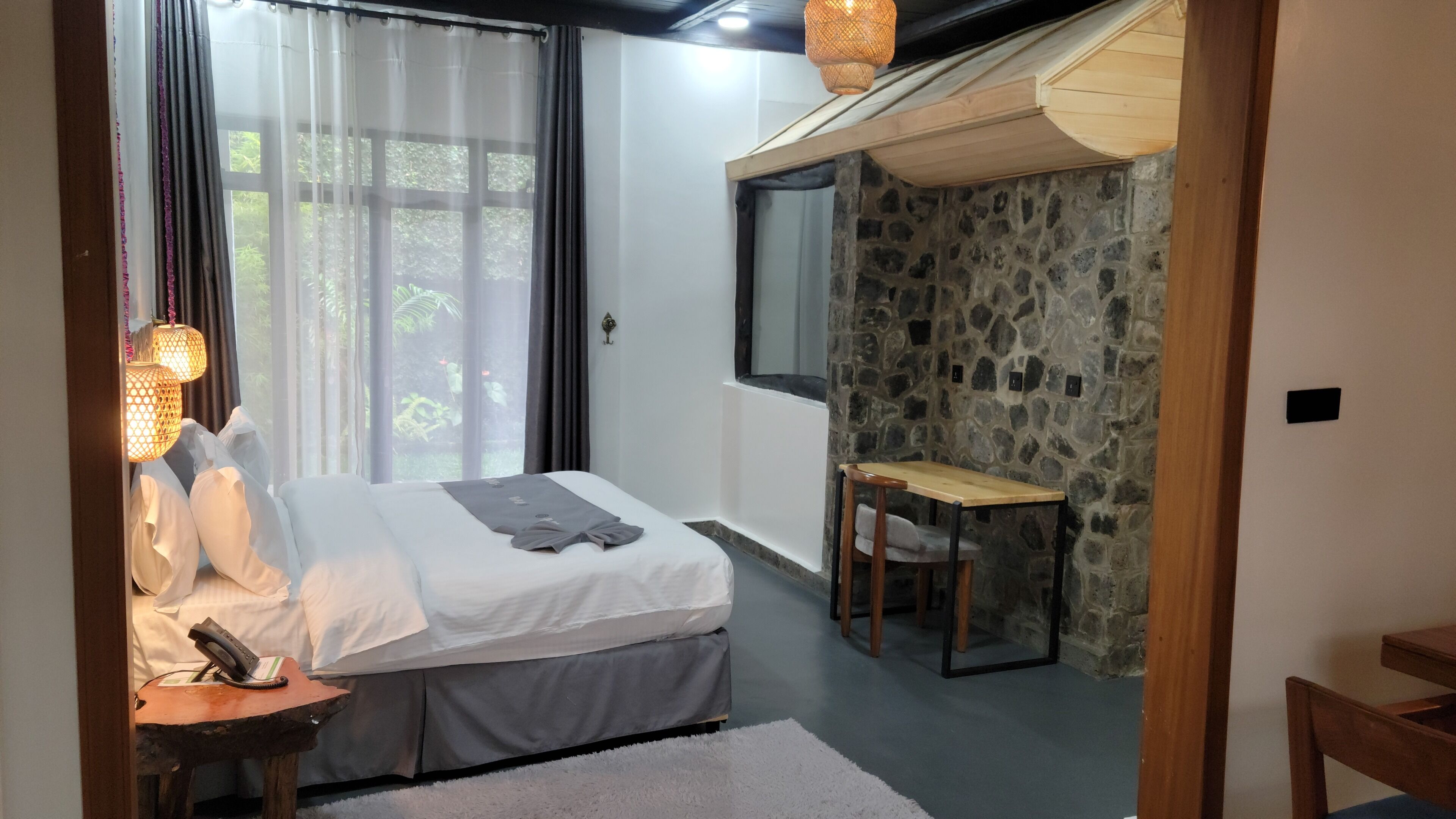 Suíte júnior | Frigobar, escrivaninha, espaço de trabalho para notebook, berços grátis