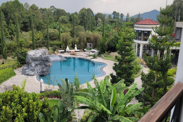 Chambre Supérieure Double ou avec lits jumeaux, vue piscine | Balcon