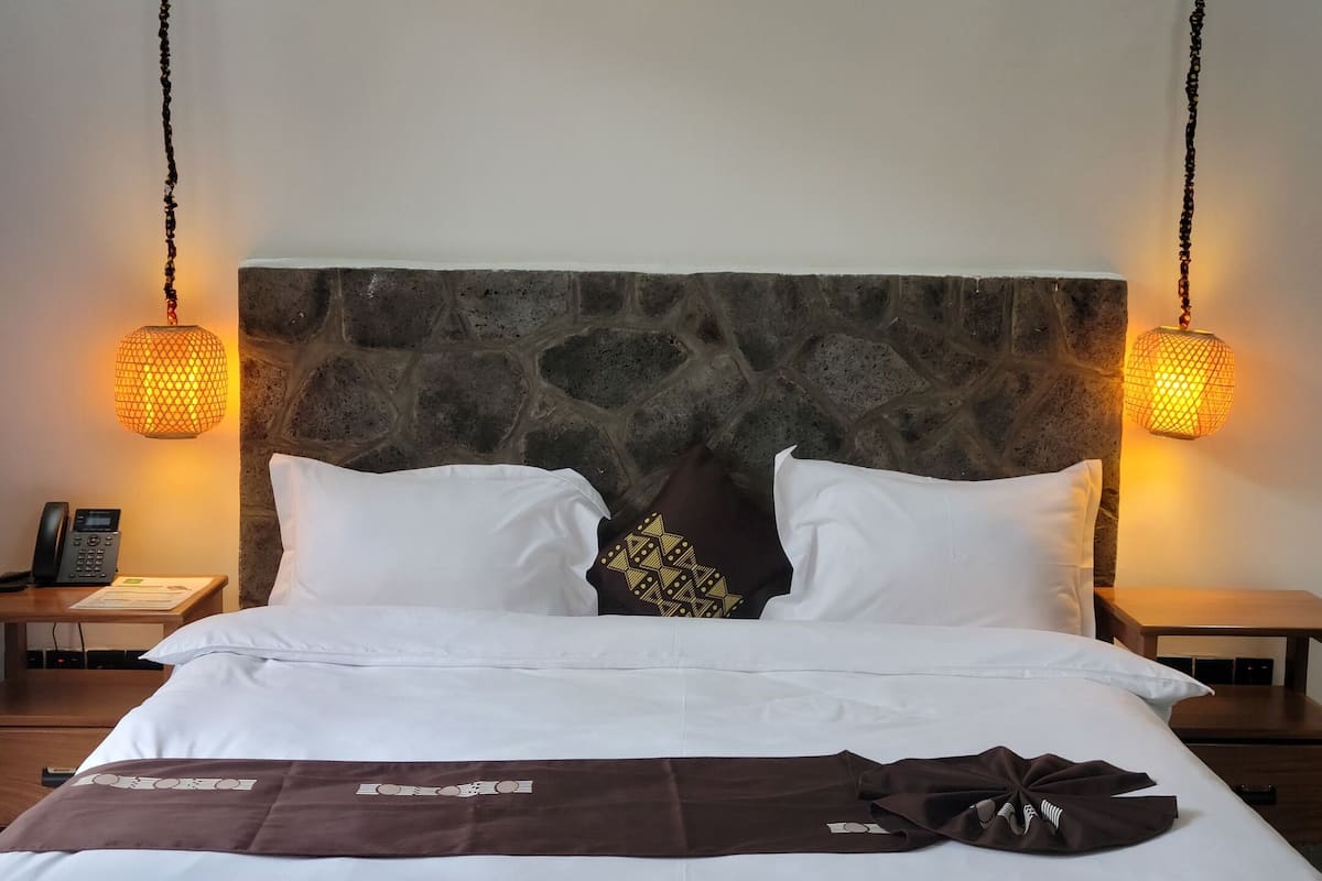 Quarto casal ou duplo luxo | Frigobar, escrivaninha, espaço de trabalho para notebook, berços grátis