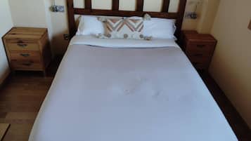 2 bedrooms, iron/ironing board, bed sheets