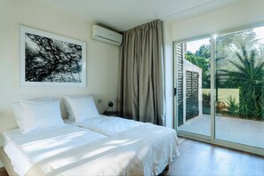 6 bedrooms, in-room safe, desk, iron/ironing board