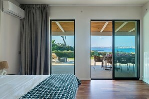 6 chambres, coffres-forts dans les chambres, bureau