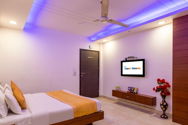 Comfort Suite, City View | Iron/ironing board, free WiFi