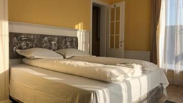 Deluxe Villa, Balcony, Mountain View | 7 bedrooms, in-room safe, desk, laptop workspace
