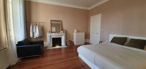 4 bedrooms, iron/ironing board, WiFi - A Magnagnerie in Provence (Bouchet)