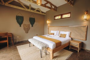 Dobbeltrom, 1 kingsize-seng, privat bad, fjellutsikt | Safe på rommet, skrivebord og skrivebord for bærbar PC