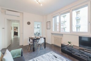 Apartment (2 Bedrooms) | Living area
