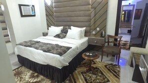 Deluxe-rum - balkong - utsikt mot staden | Skrivbord, arbetsyta för laptop, mörkläggningsgardiner och ljudisolering