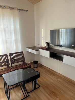 Deluxe Cottage, Mountain View | 1 bedroom, desk, laptop workspace, soundproofing