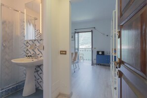 Apartment (1 Bedroom) | Badezimmer | Dusche, Bidet
