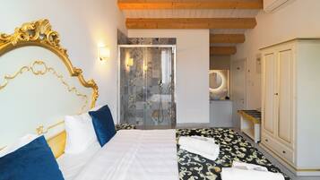 King Room | WiFi (free), bed sheets