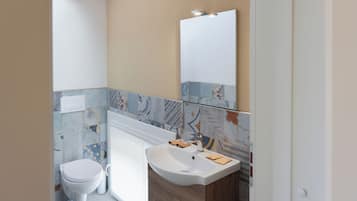 Habitación doble Deluxe | Baño | Regadera, toallas, shampoo, papel de baño