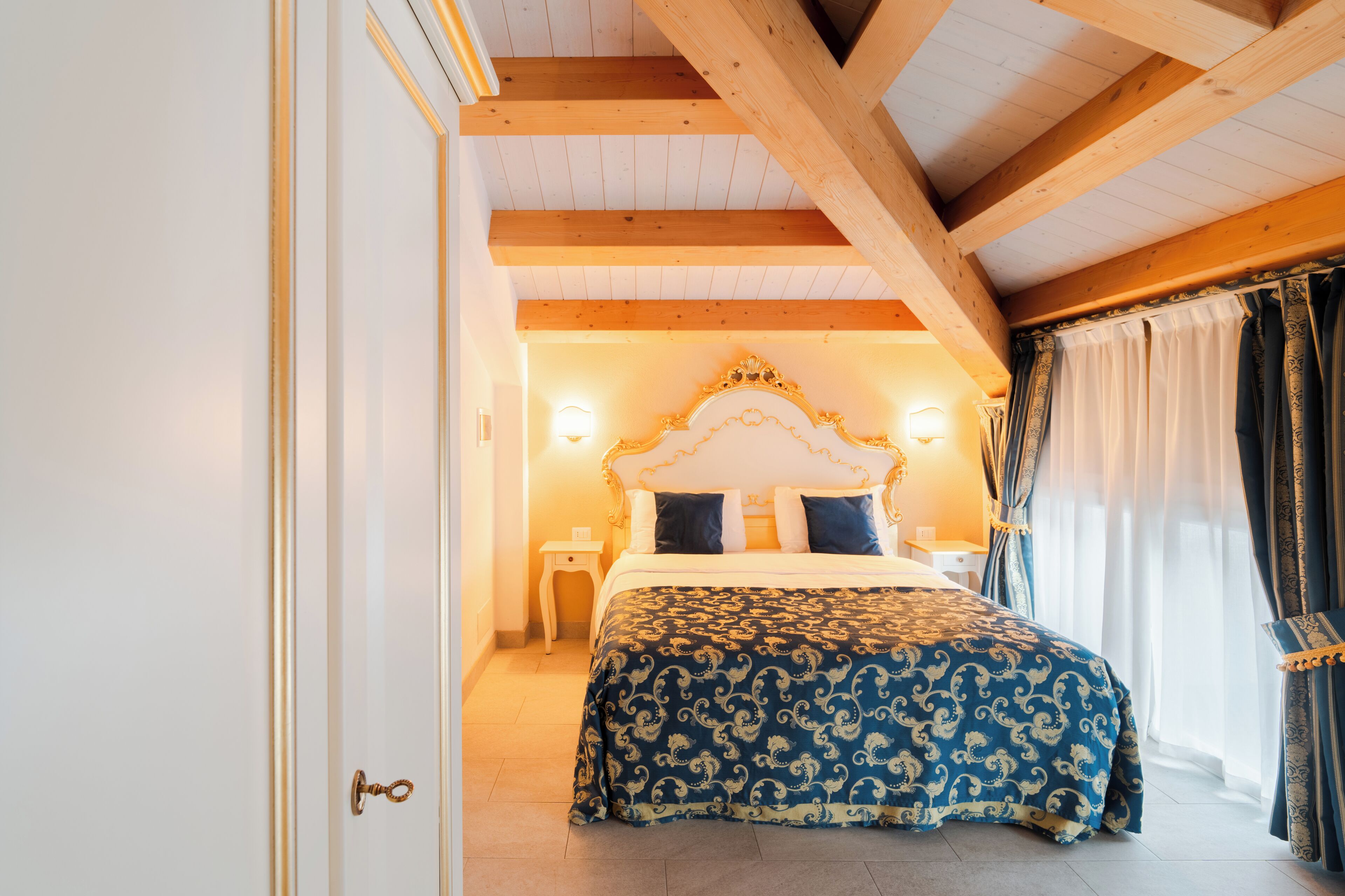 واي فاي مجانًا وملاءات أسرّة