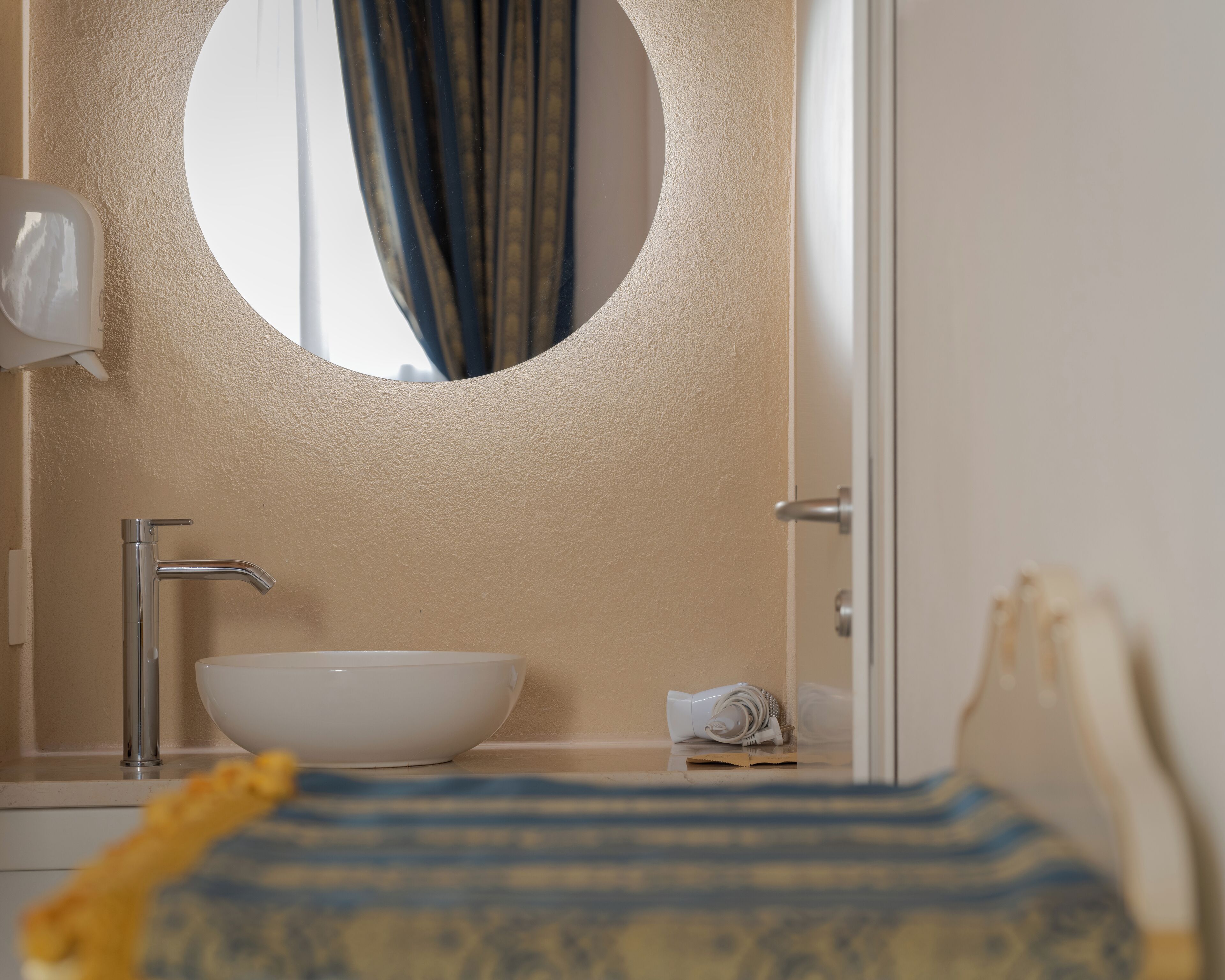 Doppia Deluxe | Bagno | Doccia, asciugamani, shampoo, carta igienica