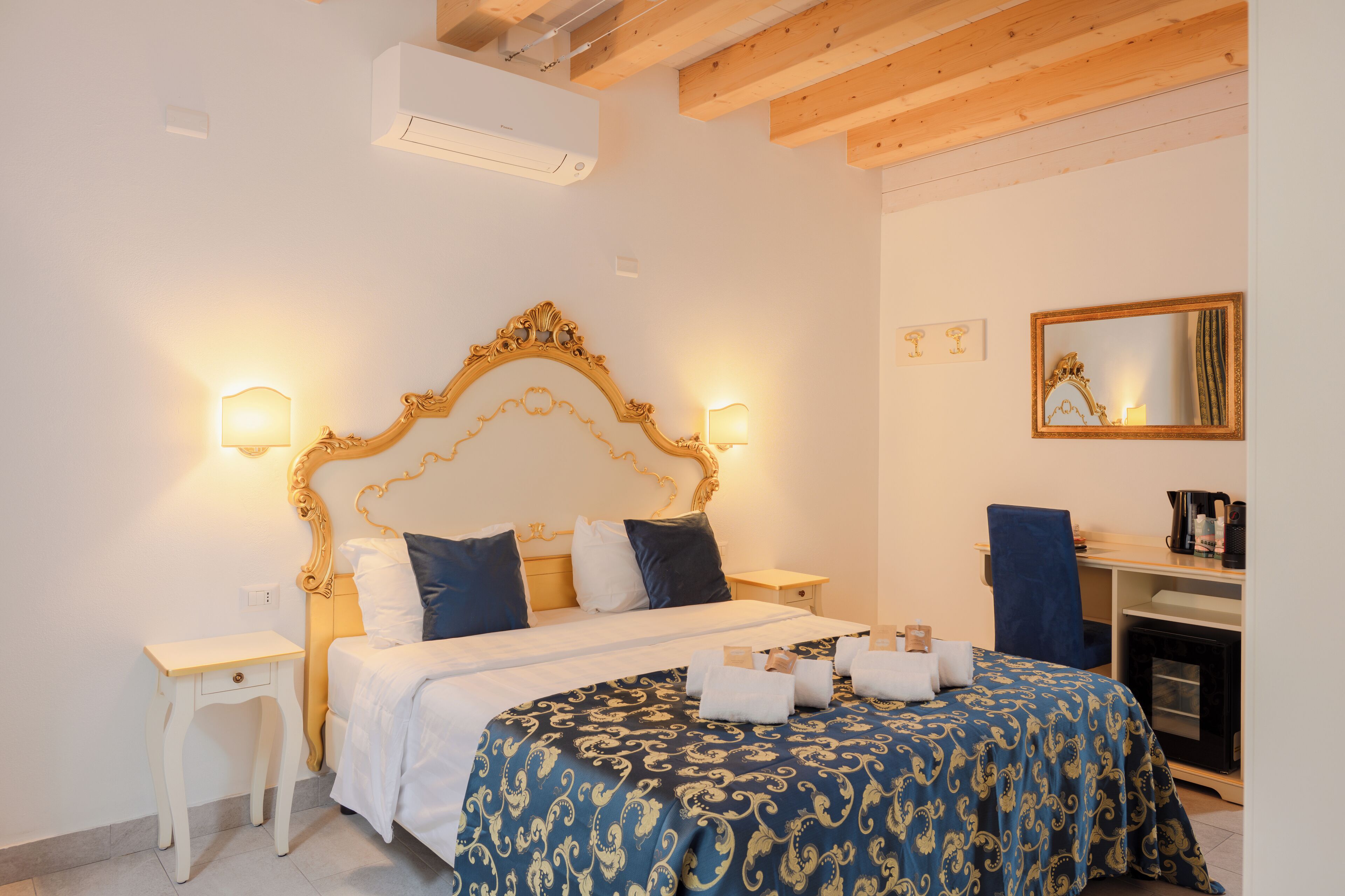 Deluxe Double Room | Free WiFi, bed sheets