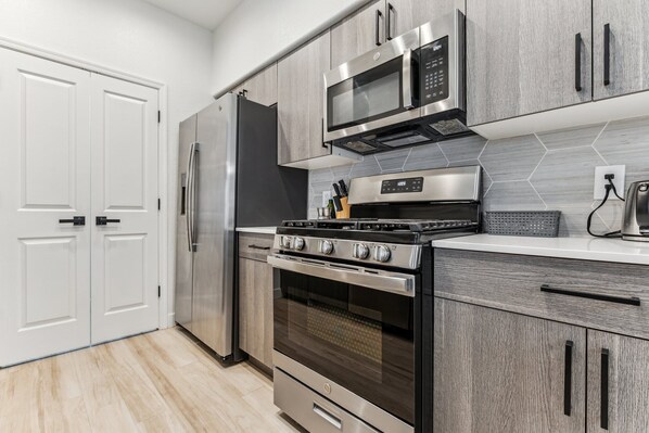 Fridge, microwave, oven, stovetop