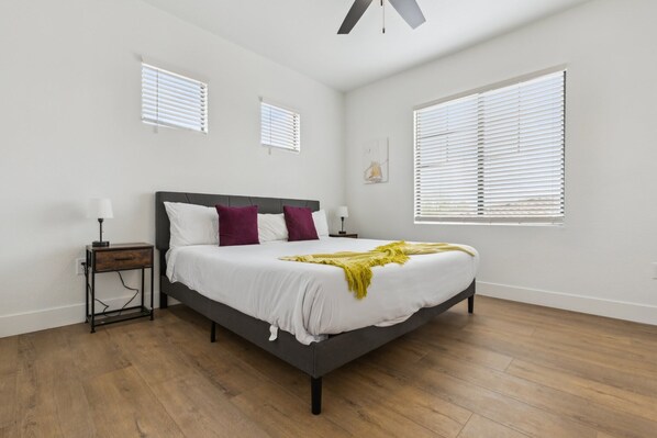 1 soverom, skrivebord, strykejern/-brett og wi-fi