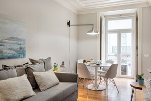 City Apartment, Non Smoking | Living area | Flat-screen TV - Trendy Chiado Flat (Lisbon)