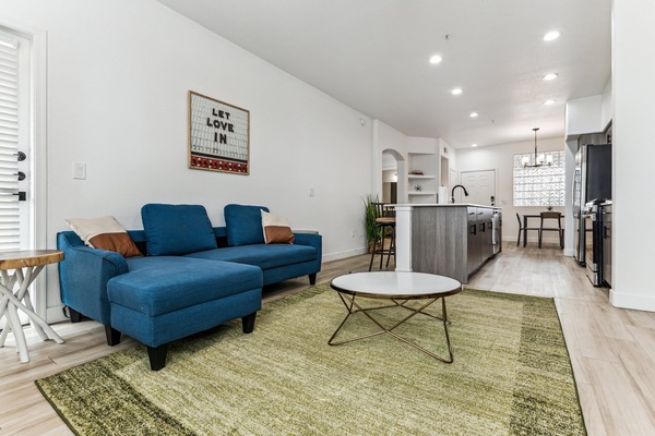 CozySuites Glendale by the stadium with pool! 20