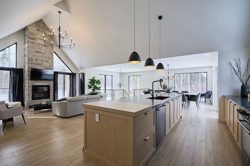 L’Évasion Mauricie | Private Spa • Sleeps 16