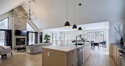 L’Évasion Mauricie | Private Spa • Sleeps 16