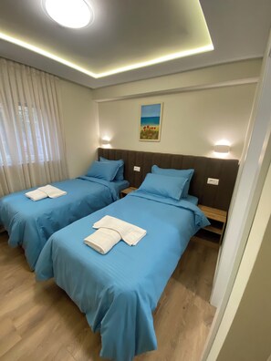 Habitación estándar con 1 cama doble o 2 individuales | Escritorio, espacio para trabajar con un portátil, cortinas opacas