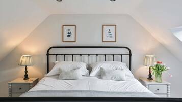 2 bedrooms, desk, iron/ironing board, travel cot