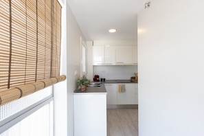 Fridge, microwave, oven, coffee/tea maker