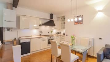 Apartment (1 Bedroom) | Private kitchen | Microwave, oven, espresso maker, electric kettle