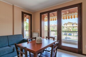 Interior - Girasole Apartment - with air conditioning, garage and WiFi (Sirmione)