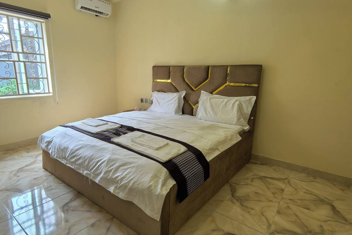 Comfort Double Room, Courtyard View | Meja, ruang kerja komputer riba, Wi-fi percuma 