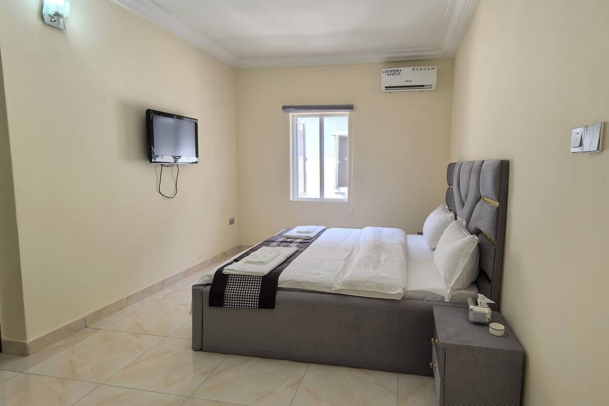 Luxury Double Room, Courtyard View | Meja, ruang kerja komputer riba, Wi-fi percuma 